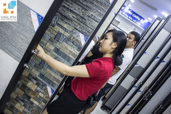 Showroom gạch ốp lát Hải Linh uy tín hơn 10 năm trên thị trường