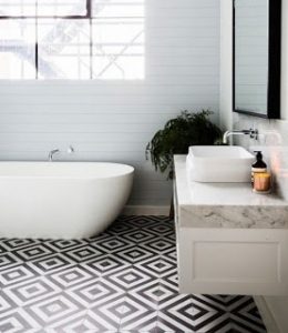 Gạch ốp lát Đen Trắng cho phòng tắm sang trọng